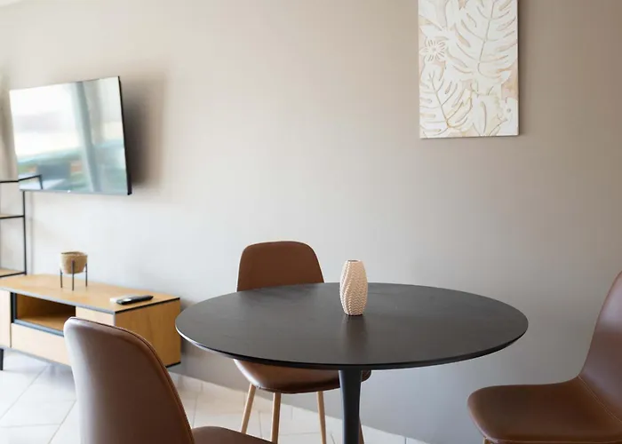 Nest - Ypapanti Cozy & Bright Getaway