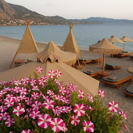 Nest - Ypapanti Cozy & Bright Getaway Каламата