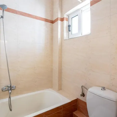 Nest - Ypapanti Cozy & Bright Getaway Каламата