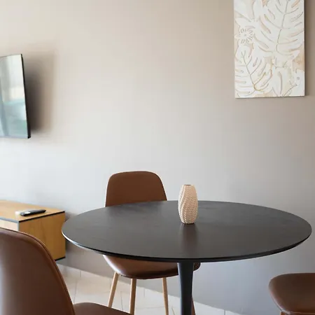 Nest - Ypapanti Cozy & Bright Getaway