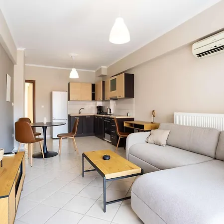 Nest - Ypapanti Cozy & Bright Getaway Apartment Kalamata